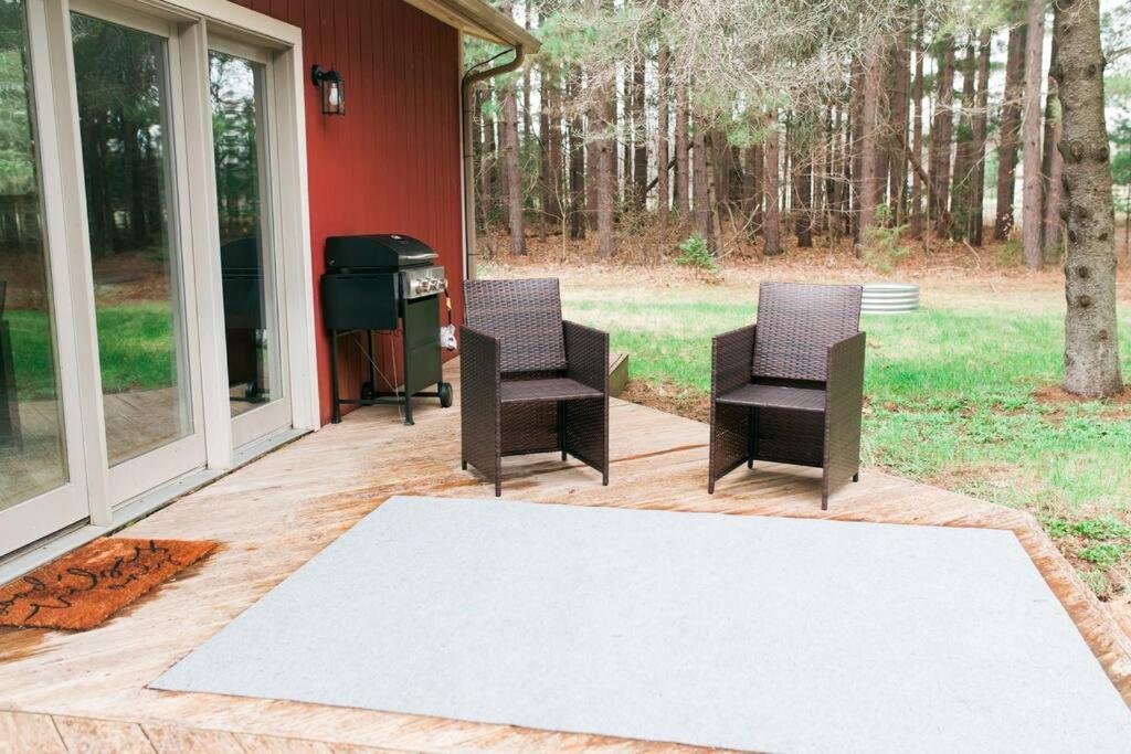 Private Beulah Cabin 10 Min To Crystal Lake Two King Beds Exterior photo